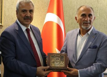 MECLİS BAŞKANIMIZ İLHAMİ AYDIN ŞANLIURFA TSO BAŞKANI İ.HALİL PELTEK’E ZİYARET GERÇEKLEŞTİRDİ.