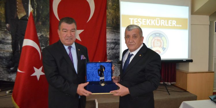 Yönetim Kurulu Başkanımız Davut Efe Babeski Ticaret Borsasında gerçekleştirilen Mevzuat Komisyon İstişare toplantısına katıldı.