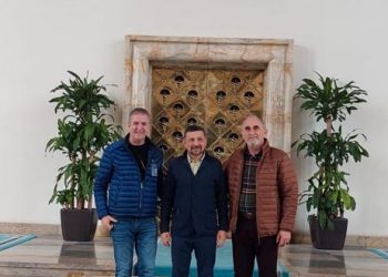 Kütahya Milletvekilimiz Sayın Ahmet Erbaş’a Tavşanlı Ticaret ve Sanayi Odası meclis başkanımız İlhami Aydın ve 8.Meslek Komitesi başkanı Tursab yönetim kurulu üyesi Kenan Ayaz Türkiye Büyük Millet Meclisinde ziyarette bulundular.