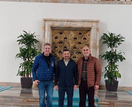 Kütahya Milletvekilimiz Sayın Ahmet Erbaş’a Tavşanlı Ticaret ve Sanayi Odası meclis başkanımız İlhami Aydın ve 8.Meslek Komitesi başkanı Tursab yönetim kurulu üyesi Kenan Ayaz Türkiye Büyük Millet Meclisinde ziyarette bulundular.