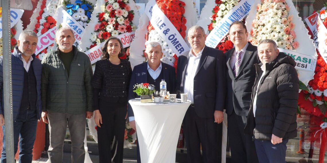 Odamız Meclis Üyesi Özlem Yenilmez’in Kütahya’da açmış olduğu AliOnbaşı Süt Ürünleri Limited Şirketi yeni mağazasının açılış törenine Odamız heyeti katılım sağladı.